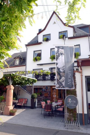 Wein- und Gästehaus M. Bai